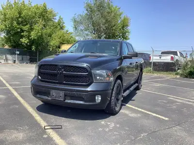 2022 RAM 1500 CLASSIC Diamond Black Exterior Black Premium Cloth Interior 5.7L HEMI V8 - Clean Carfa...