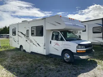 2006 Gulf Stream Ultra SE 280SB Discover timeless reliability and road-ready functionality with this...
