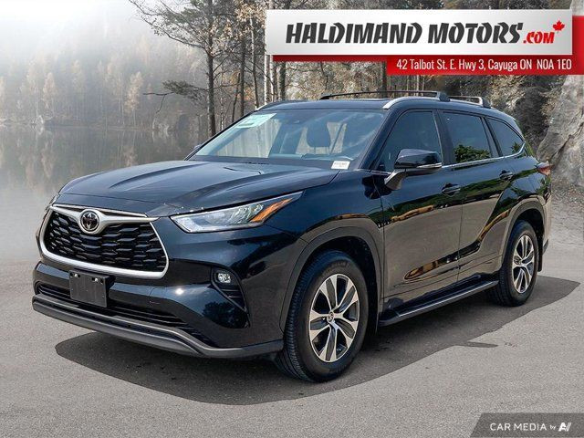 2023 Toyota Highlander XLE in Cars & Trucks in Hamilton