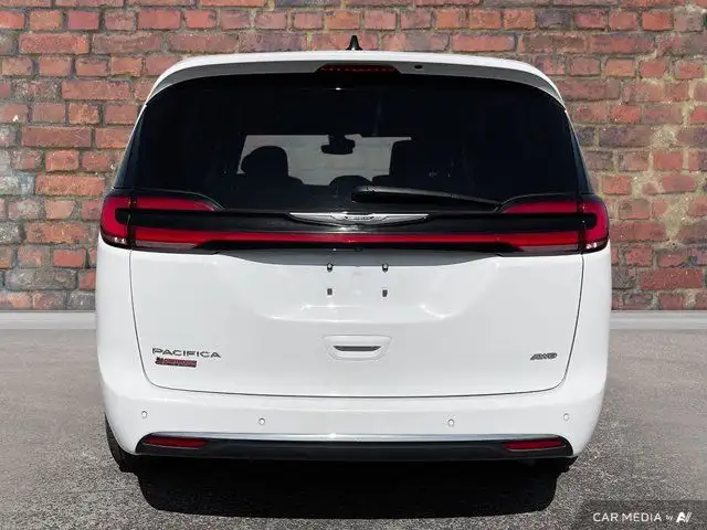 2023 Chrysler Pacifica Touring L in Cars & Trucks in Dartmouth - Image 5