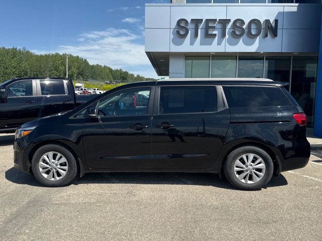 2016 Kia Sedona in Cars & Trucks in St. Albert - Image 3