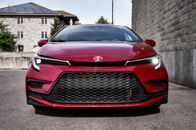2023 Toyota Corolla SE • HEATED SEATS/STEERING • REAR CAM • CP/A in Cars & Trucks in Cornwall - Image 4
