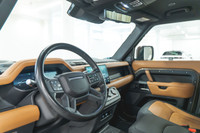 Land Rover Defender 110 P400 X 2022: - Extérieur GONDWANA STONE GLOSS sur intérieur en cuir VINTAGE... (image 1)