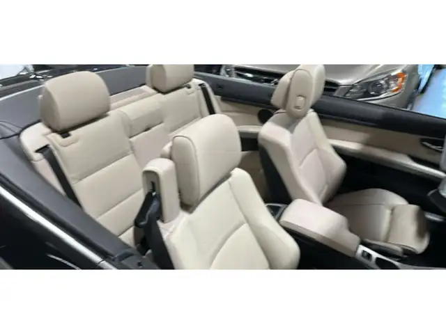 2011 BMW 3 Series Cabriolet 335is in Cars & Trucks in Mississauga / Peel Region - Image 31