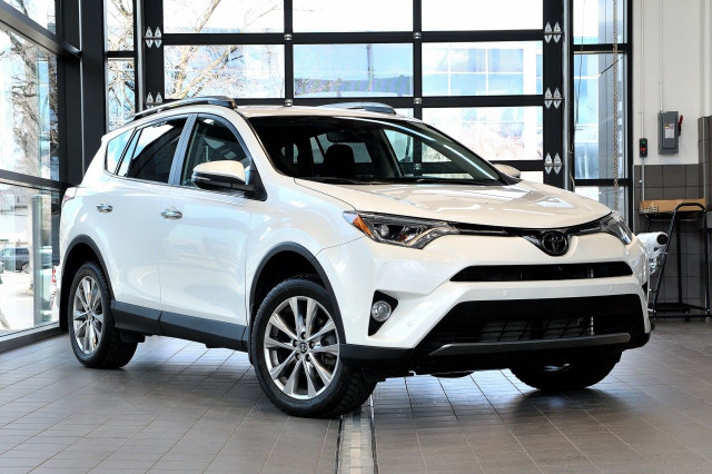 2017 Toyota RAV4 Limited CUIR+TOIT+AWD in Cars & Trucks in City of Montréal - Image 2
