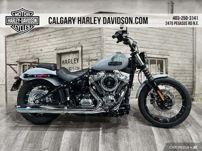 Born to be yours. The Street Bob is a lean, mean bobber with mini-ape handlebars, mid-mounted foot c...