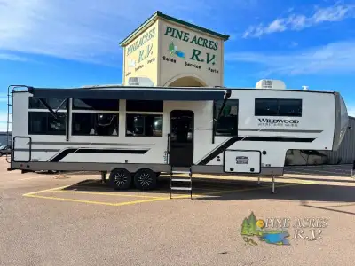 Hidden Bunk Room Solar System 2 A/Cs Hello View ! Tons of Windows ! Forest River Wildwood Heritage G...