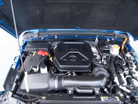 4x4, 2.0L Turbo Hybrid, Sky One-Touch Power Top ($4495), Heated McKinley Leather Seats, Heated Steer... (image 7)