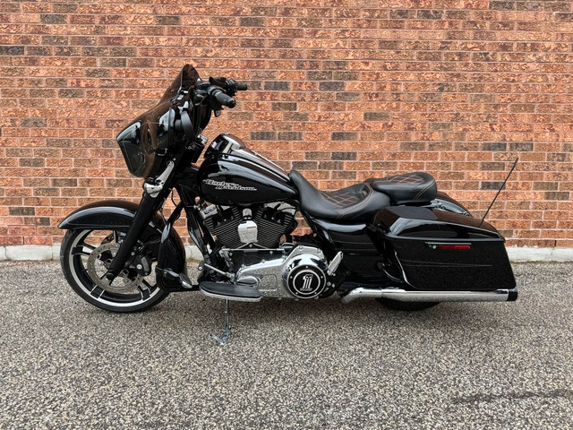  2015 Harley-Davidson Street Glide Special **OVER $10,000 IN EXT in Touring in Markham / York Region - Image 2