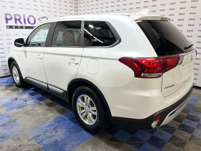 2020 Mitsubishi Outlander in Cars & Trucks in Ottawa - Image 3