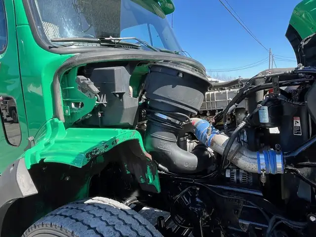2011 Freightliner M2 112 in Heavy Equipment in St-Georges-de-Beauce - Image 11