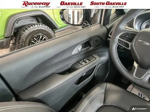 2025 Chrysler Pacifica Select in Cars & Trucks in Mississauga / Peel Region - Image 16