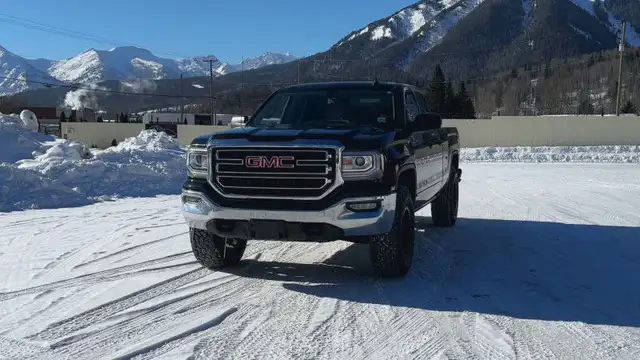 2017 GMC Sierra 1500 SLE 5.3L V8, Rims, Tires, Level in Cars & Trucks in Cranbrook - Image 6