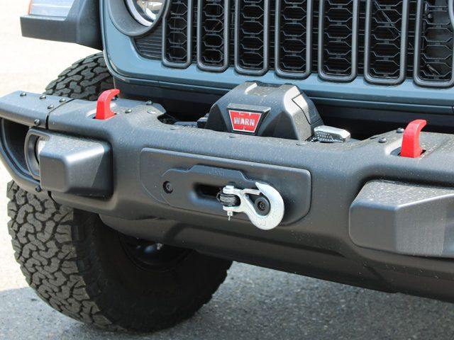 2025 Jeep Wrangler Rubicon 4x4, 35 Inch Tires, Warn Winch in Cars & Trucks in Calgary - Image 3