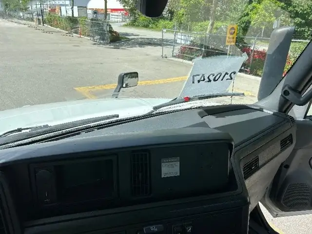 2019 International LT625 in Heavy Trucks in Delta/Surrey/Langley - Image 14