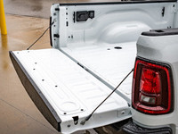 QUICK ORDER PACKAGE 2UA -inc: Engine: 6.4L V8 HEMI HD Transmission: 8-Speed Automatic,BRIGHT WHITE,R... (image 7)
