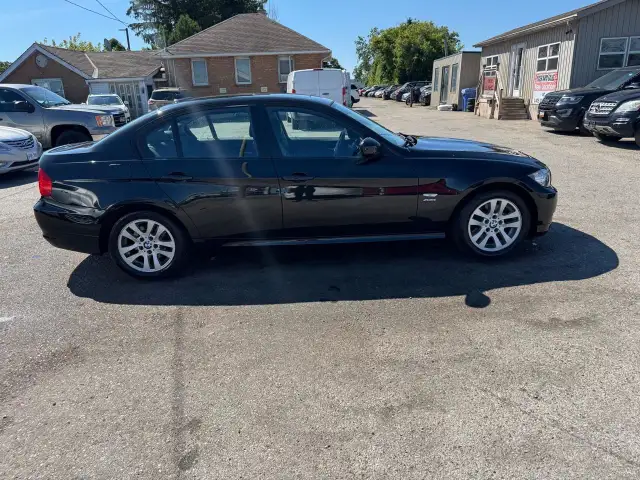 2009 BMW 3 Series 328i xDrive, AUTO, LOW KMS, ONLY 77,000KMS, CE dans Autos et camions dans London - Image 6