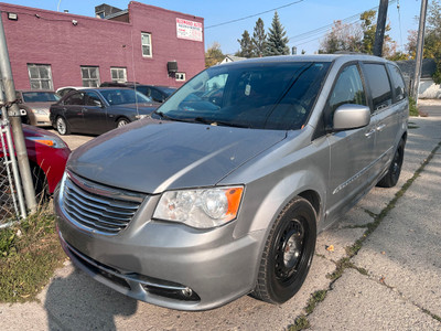 2015 Chrysler Town & Country Touring new safety clean title