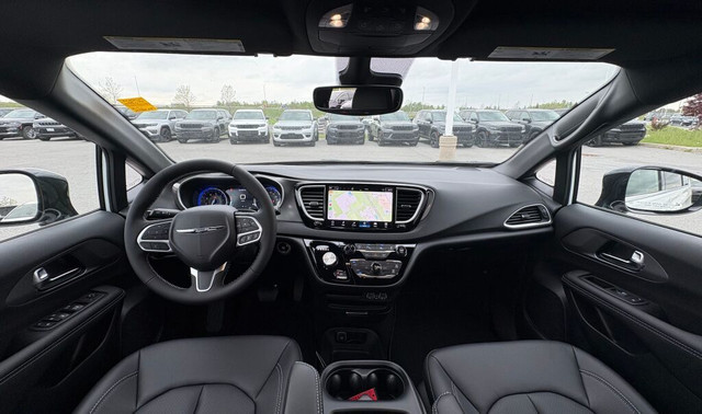 2025 Chrysler Grand Caravan SXT in Cars & Trucks in Ottawa - Image 3
