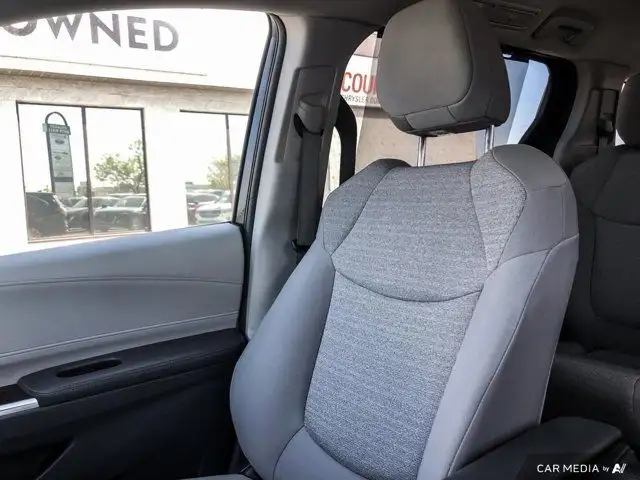2021 Toyota Sienna LE | Third Row Seating | Apple/Android in Cars & Trucks in Calgary - Image 24