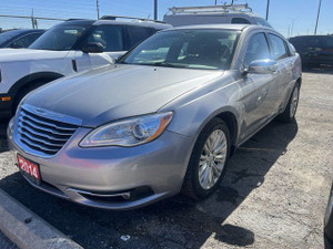 2014 Chrysler 200 LIMITED**LEATHER**SUNROOF**BLUETOOTH**HEATED SEATS**6.5 SCREEN