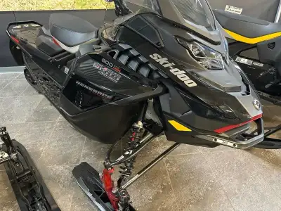 Ski-Doo RENEGADE ADR ENDURO Pkg 900 ACE Turbo Touch 2025 Conçu dès l’usine pour avaler des kilomètre...