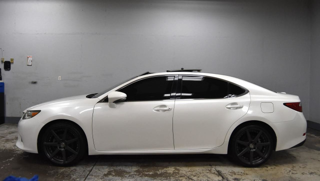 2015 Lexus ES 350 in Cars & Trucks in Kitchener / Waterloo - Image 4
