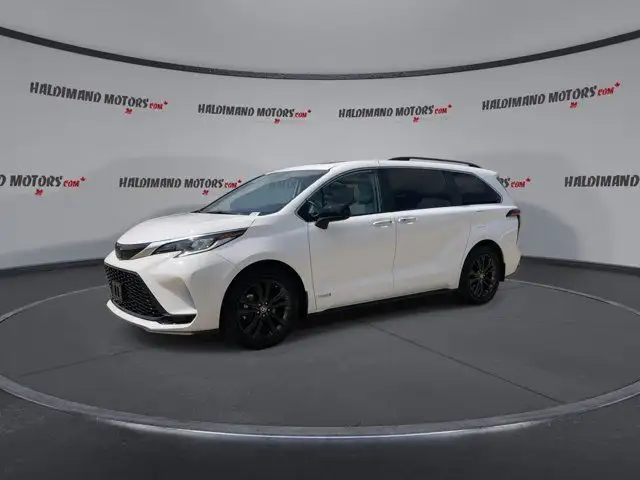 2021 Toyota Sienna XSE in Cars & Trucks in Hamilton - Image 5