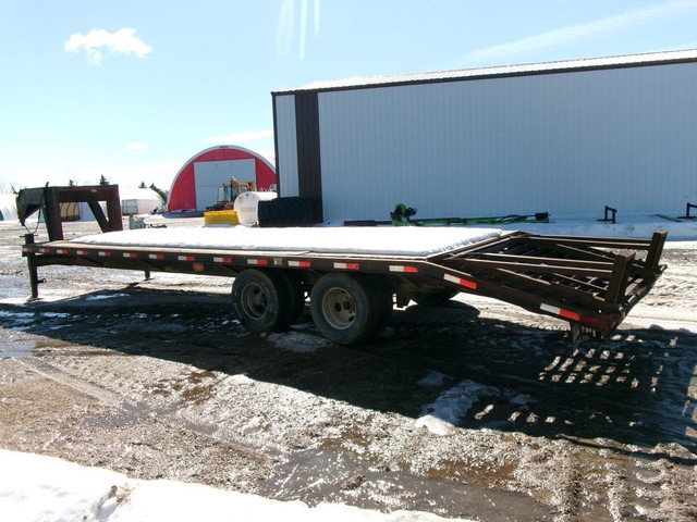 2009 H & H Trailer 26 Industrial Flatdeck Trailer in Cargo & Utility Trailers in Regina - Image 2