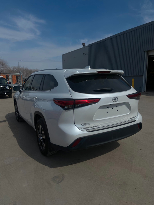 2022 Toyota Highlander XLE in Cars & Trucks in Winnipeg - Image 3