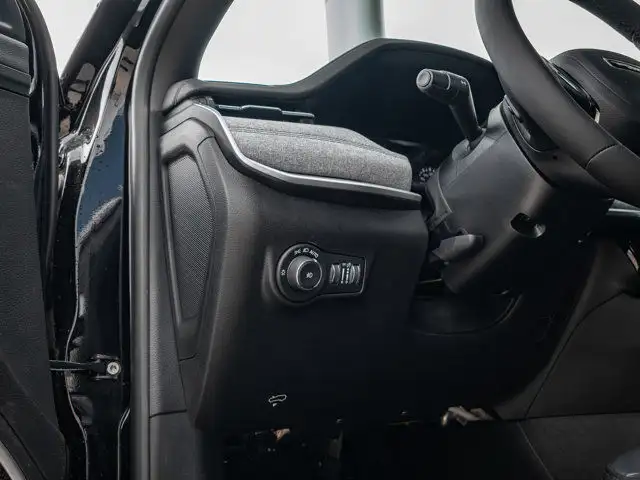 2025 Jeep Compass North in Cars & Trucks in Barrie - Image 19