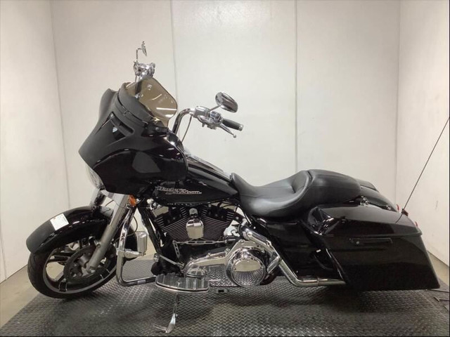 2015 harley-davidson Flxhi Street Glide Motorcycle in Street, Cruisers & Choppers in Richmond - Image 3