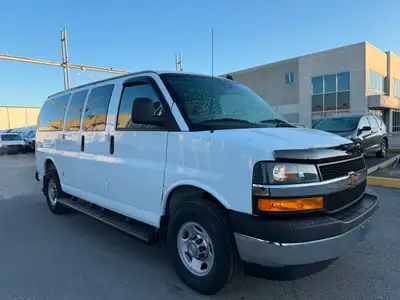 2025 CHEVROLET EXPRESS G3500 LT - 12 Passenger - 6.6 Lit - 8 Cylinder Gasoline engine. White exterio...