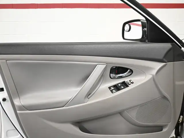 2008 Toyota Camry Hybrid Leather Heated Seats Sunroof Push Butto in Cars & Trucks in Mississauga / Peel Region - Image 12
