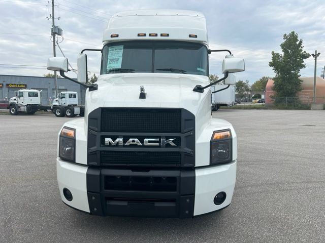 2024 Mack Anthem 70" Sleeper For Sale in Heavy Trucks in Windsor Region - Image 2