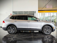Comes equipped with: Power Trunk, Power Mirrors, Sunroof , Load Bearing Exterior Rack, Remote Igniti... (image 3)