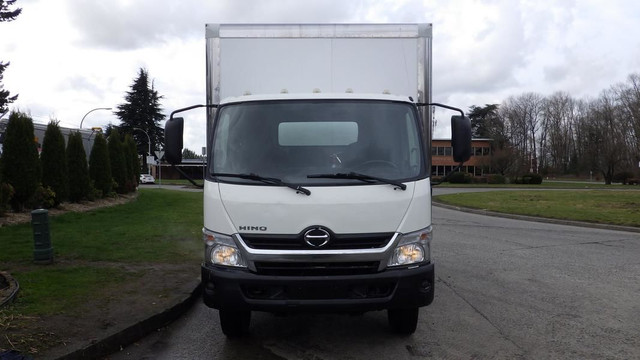 2017 Hino 195 20 Foot Cube Truck 3 Seater Diesel in Cars & Trucks in Richmond - Image 3