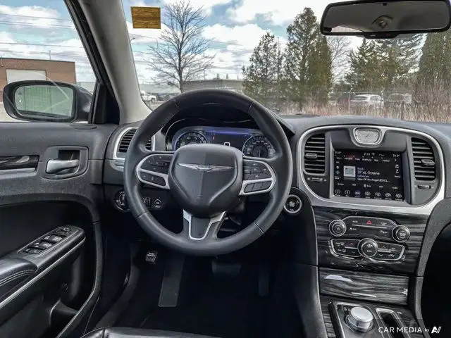 2022 Chrysler 300 300 Touring L | Leather | Nav | Apple Carplay in Cars & Trucks in Guelph - Image 11