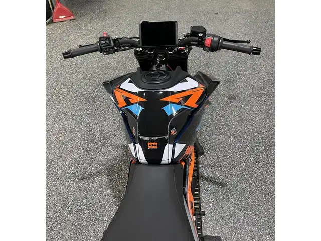 2024 KTM 390 DUKE in Sport Touring in Granby - Image 9