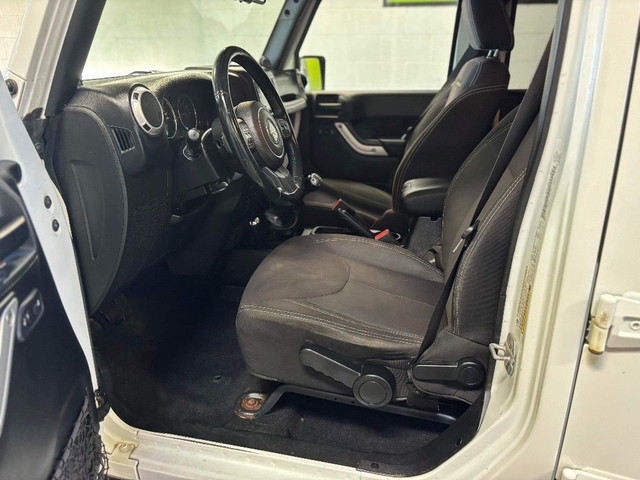  2013 Jeep WRANGLER UNLIMITED 4WD Sahara CUIR ECRAN TACTILE TOIT in Cars & Trucks in Laval / North Shore - Image 4