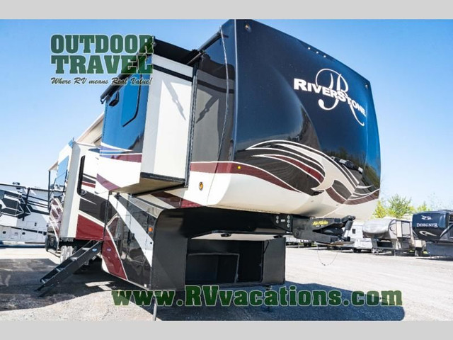 2019 Forest River RV RiverStone 39FKTH in Travel Trailers & Campers in Hamilton
