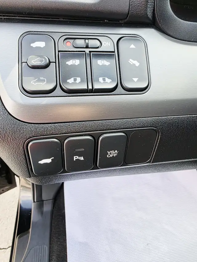 2007 Honda Odyssey Touring Leather DVD Camera Power Sliding door in Cars & Trucks in Calgary - Image 19