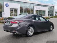 This Toyota Camry delivers a Regular Unleaded I-4 2.5 L/152 engine powering this Automatic transmiss... (image 4)