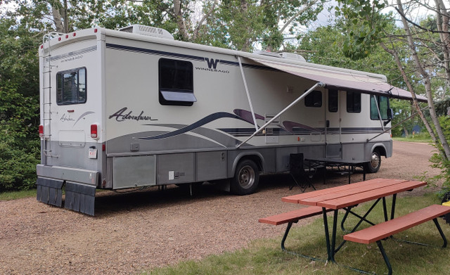 1999 Ford Super Duty F-550 Motorhome Winibago Adventure Stripped in Cars & Trucks in Calgary - Image 3