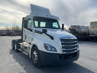 2018 Freightliner T12664ST