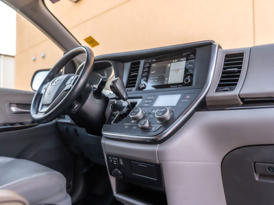  2018 Toyota Sienna XLE - CAPTAIN SEATS | NAV | AWD | 7 Pass