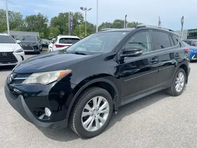 Le Toyota RAV4 Limited 2015 est un VUS compact haut de gamme qui combine fiabilité, confort et techn...