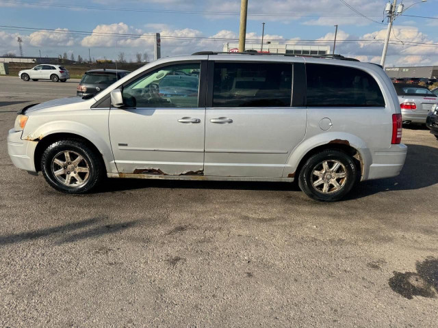 2008 Chrysler Town & Country Touring, RUNS GOOD, AS IS SPECIAL in Cars & Trucks in London - Image 2