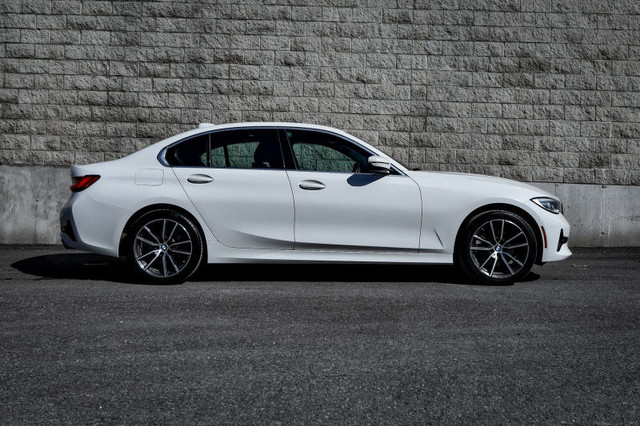 2022 BMW 3 Series 330i xDrive • SUNROOF • HEATED SEATS • REMOTE  in Cars & Trucks in Cornwall - Image 2