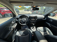 This JEEP CHEROKEE LIMITED, with a V6 Cylinder Engine engine, features a TRANSMISSION: 9-SPEED AUTOM... (image 9)